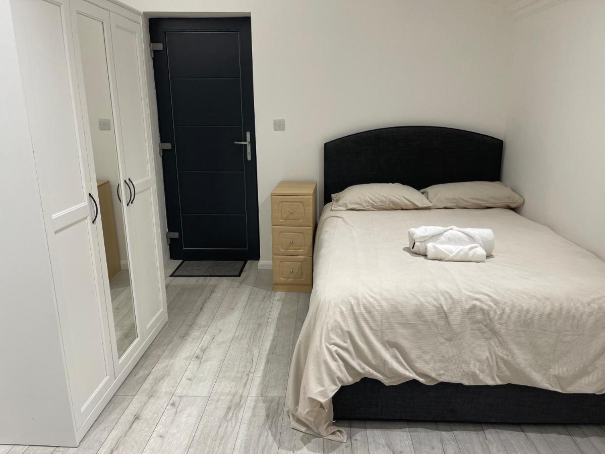 Studio Room Next To Gatwick Crawley  Exterior photo