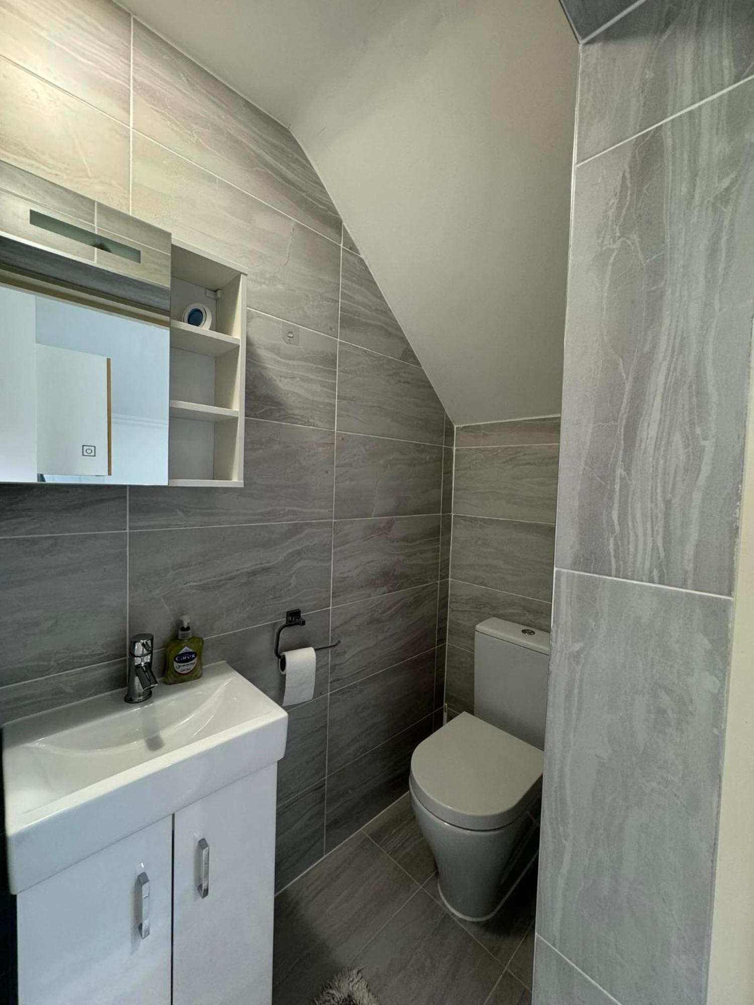 Studio Room Next To Gatwick Crawley  Exterior photo