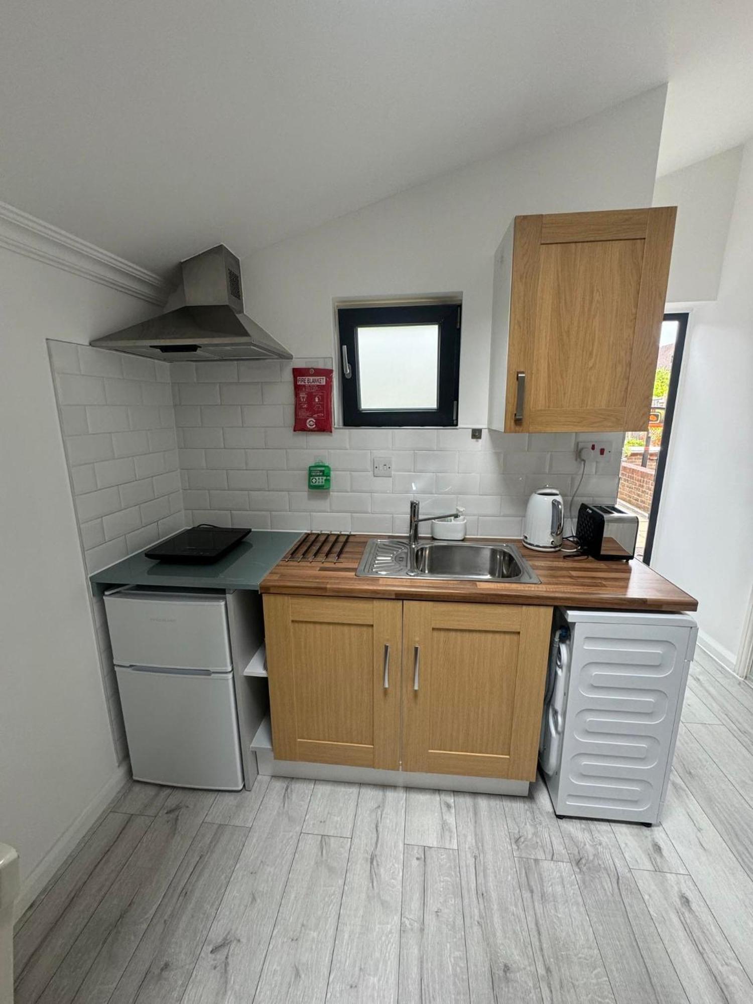 Studio Room Next To Gatwick Crawley  Exterior photo