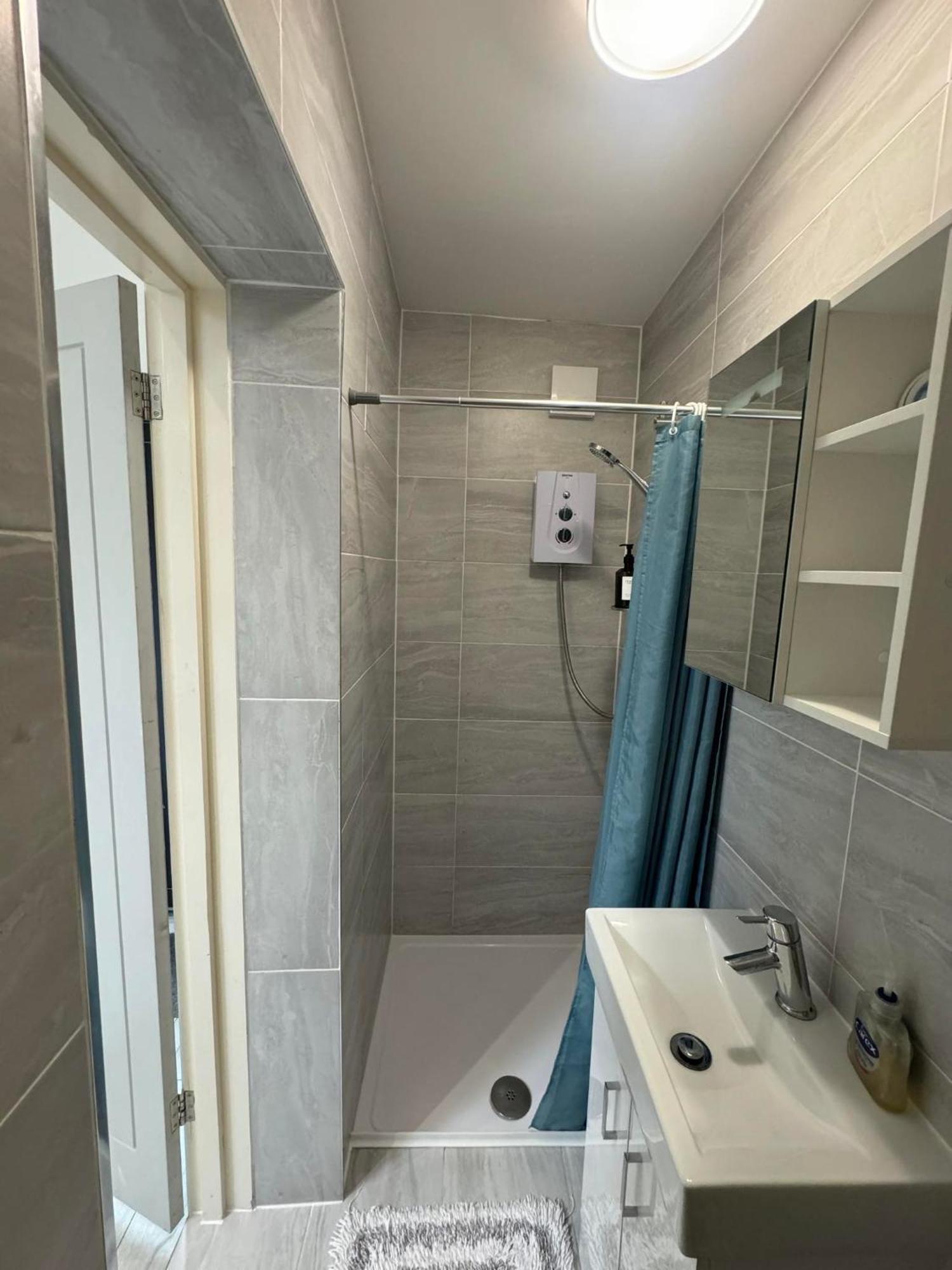 Studio Room Next To Gatwick Crawley  Exterior photo
