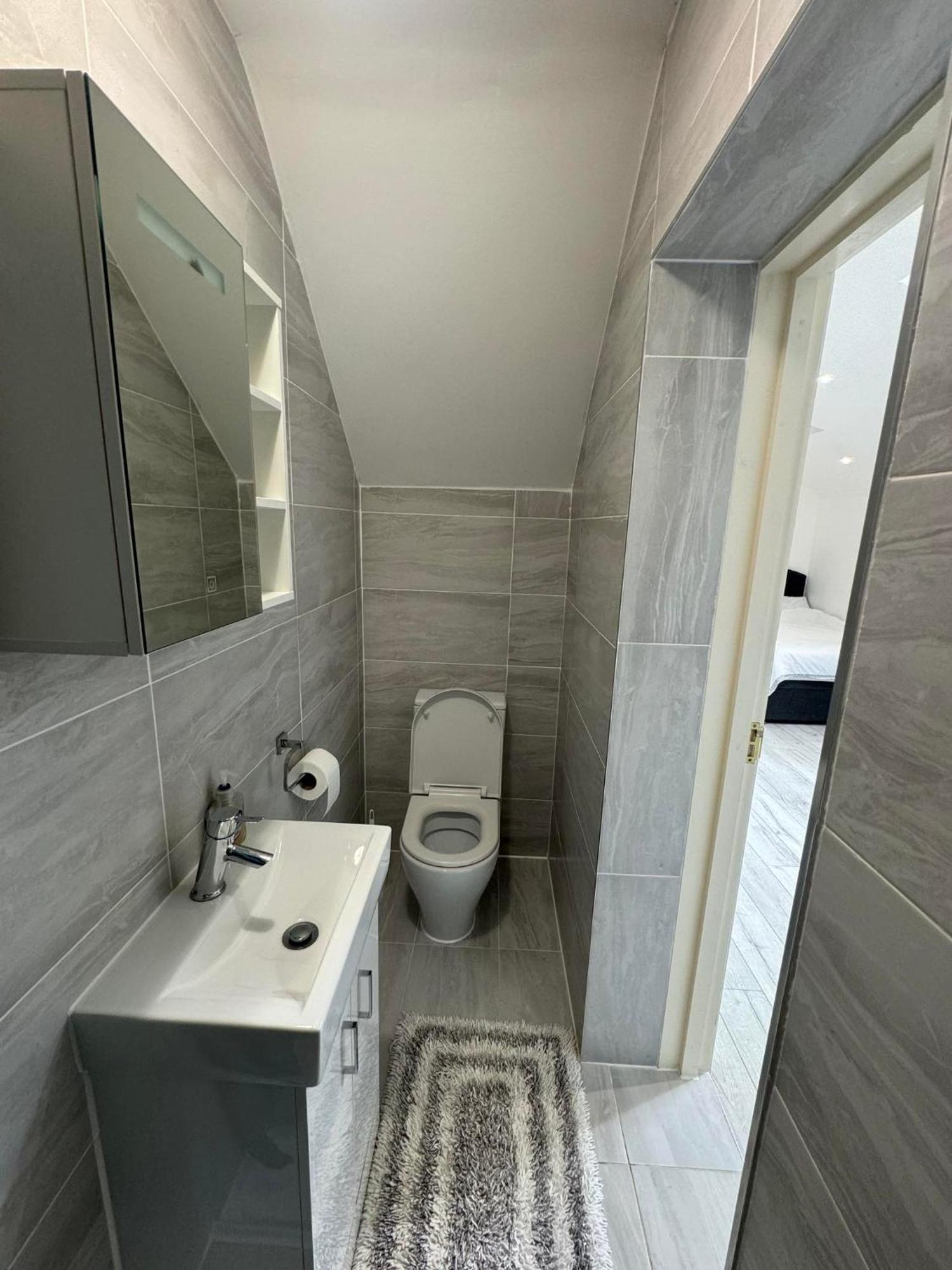 Studio Room Next To Gatwick Crawley  Exterior photo